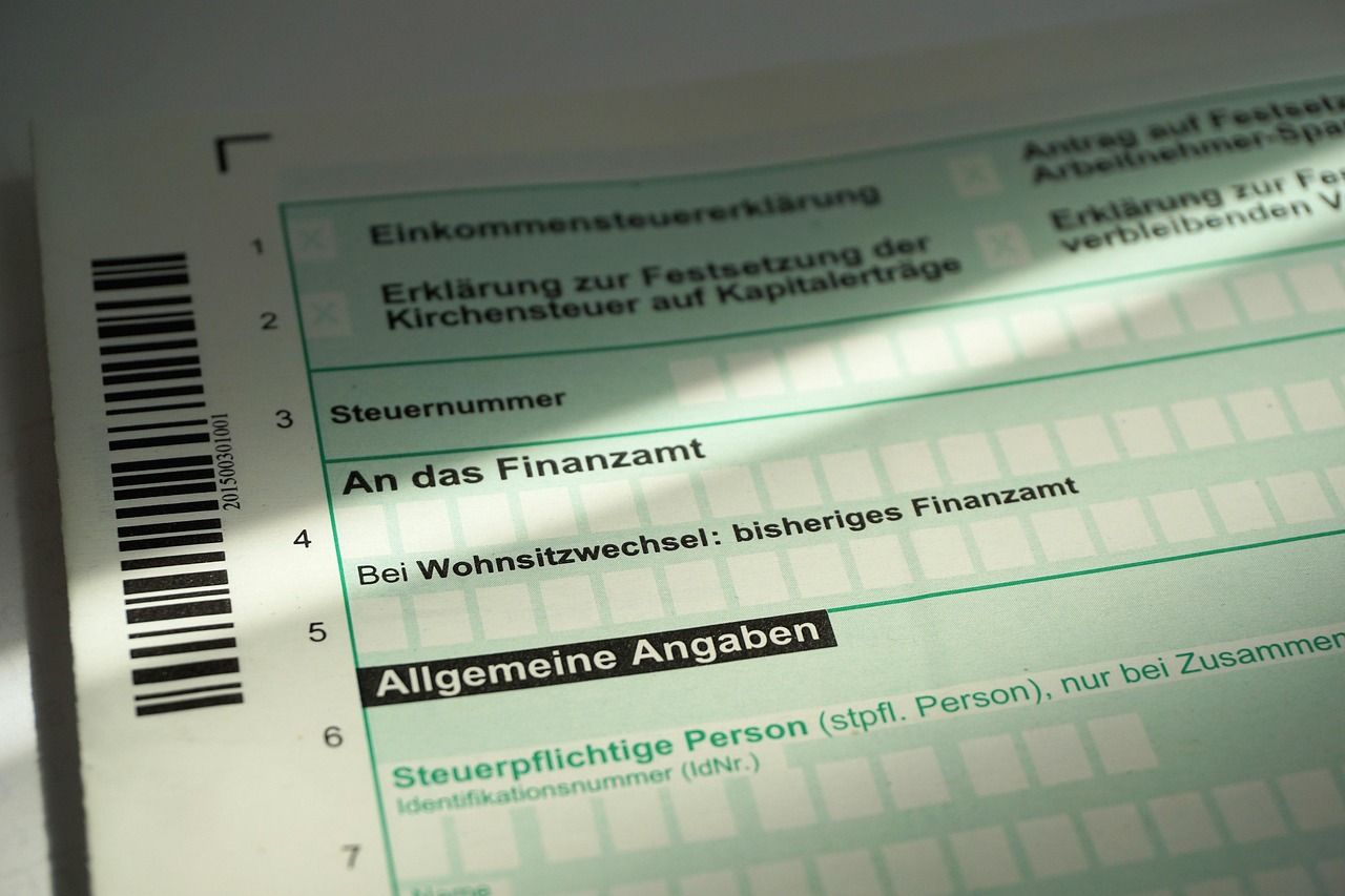 Deutsches Steuerformular ans Finanzamt – Sinnbild für TSE-Pflicht und Kassensicherungsverordnung